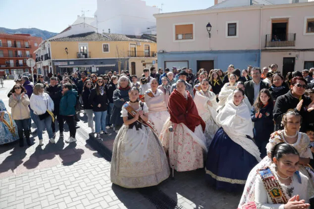 Los falleros toman las calles en Dénia: Oeste, Baix la Mar y Saladar llenan de eventos el domingo 61 dia de la bandera de denia de 2024 08