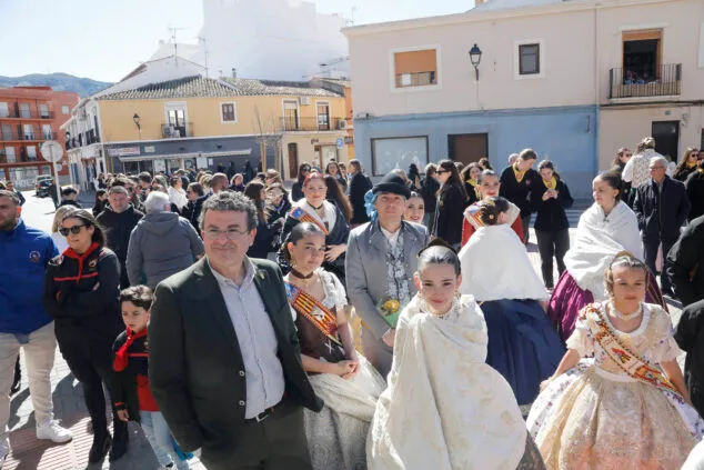 Los falleros toman las calles en Dénia: Oeste, Baix la Mar y Saladar llenan de eventos el domingo 77 dia de la bandera de denia de 2024 24