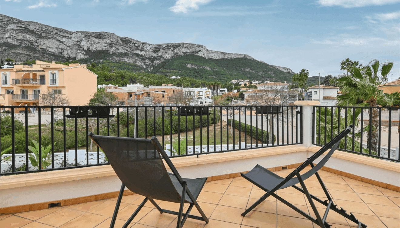 Disfruta de grandes vistas al Montgó