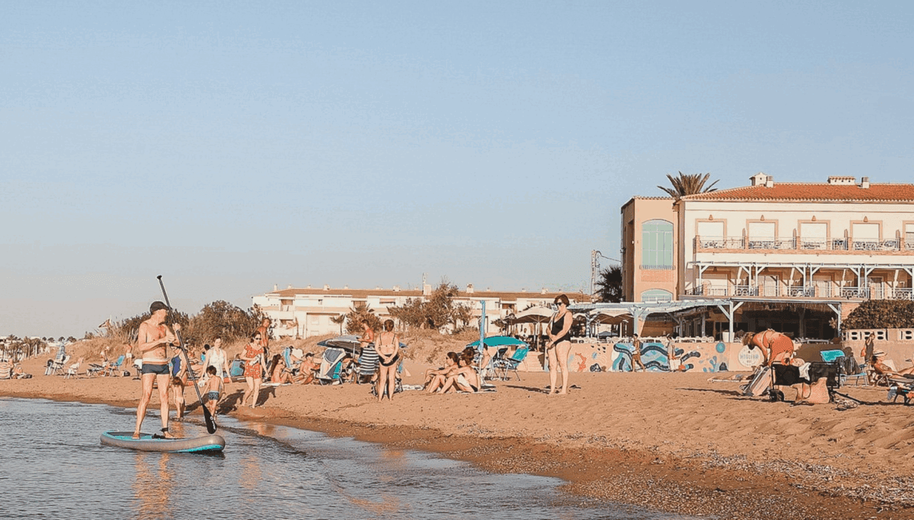 Disfruta de tus vacaciones en un hotel a pocos metros del mar