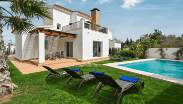 Disfruta en esta piscina durante los meses más cálidos