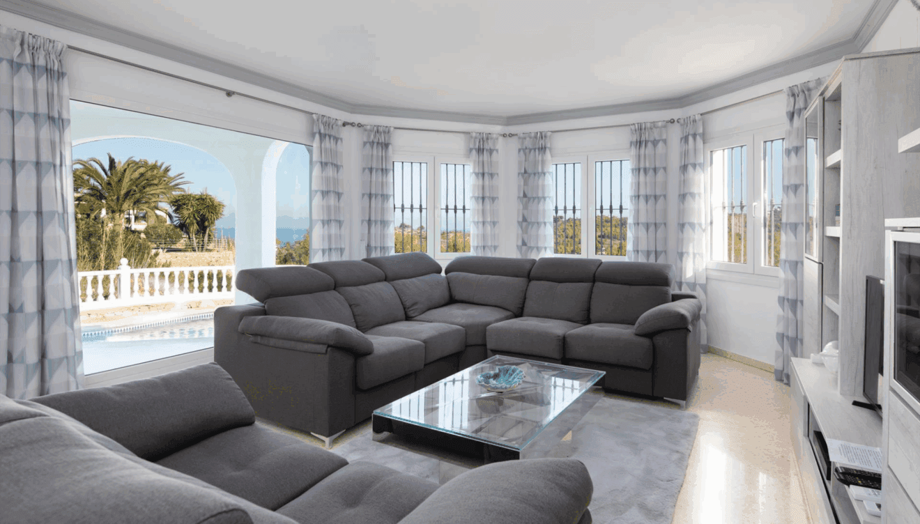 Disfruta en tus vacaciones con un gran salón como este