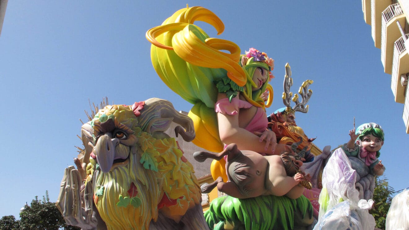 Falla Centro bajo los rayos de sol destacada