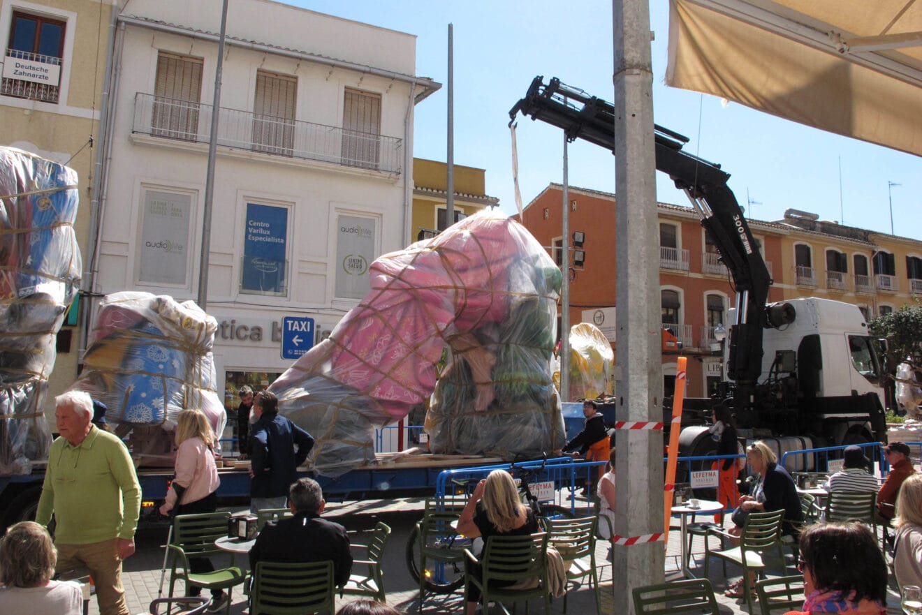 Llegan los primeros monumentos a Dénia02