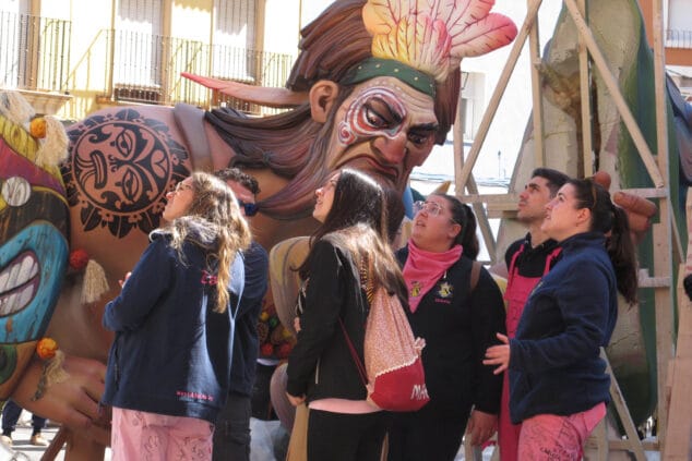 los monumentos falleros ya toman forma 03