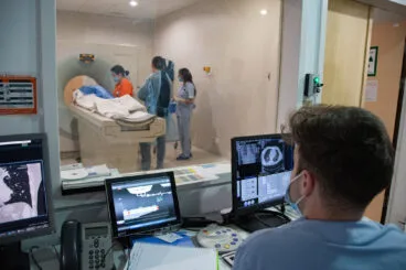 Médicos presentan la nueva técnica para extirpar nódulos pulmonares