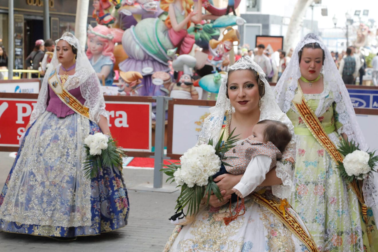 Ofrenda de flores de las Fallas de Dénia 2024 04