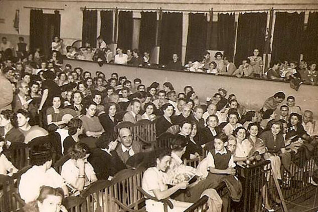 Image: Audience at the Teatro Circo