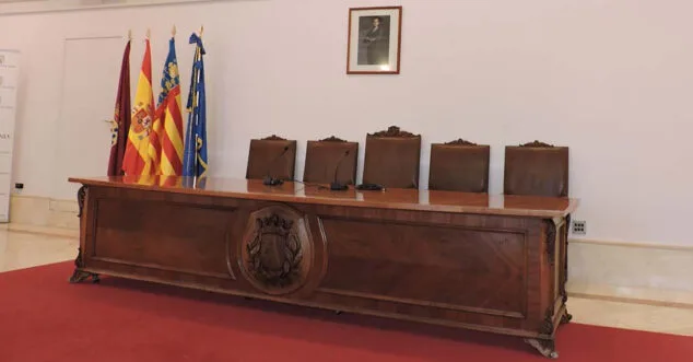 Imagen: Salón de plenos del Ayuntamiento de Dénia