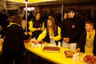 Tradicional merienda cena de la Nit d’Albaes