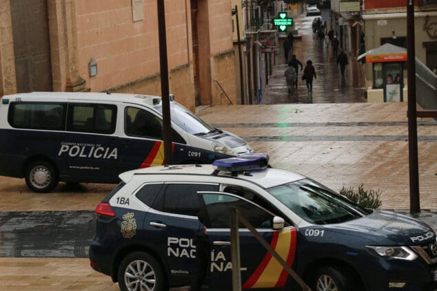 Imagen: Vehículos de la Policía Nacional en Dénia