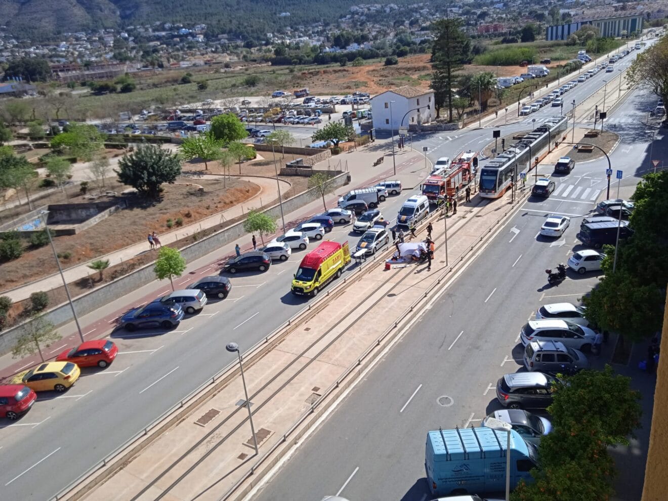 Accidente del TRAM en Dénia con una motocicleta Foto Vicky
