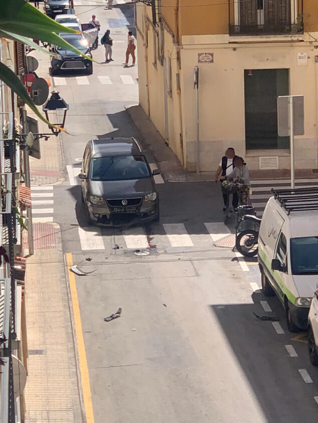 Imatge: Xoc d'un cotxe al carrer de Sant Josep