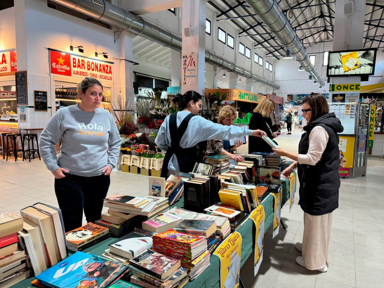 Día Internacional del Libro en el Mercat Municipal de Dénia