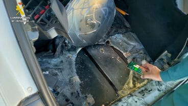 hueco en el maletero del vehiculo dest