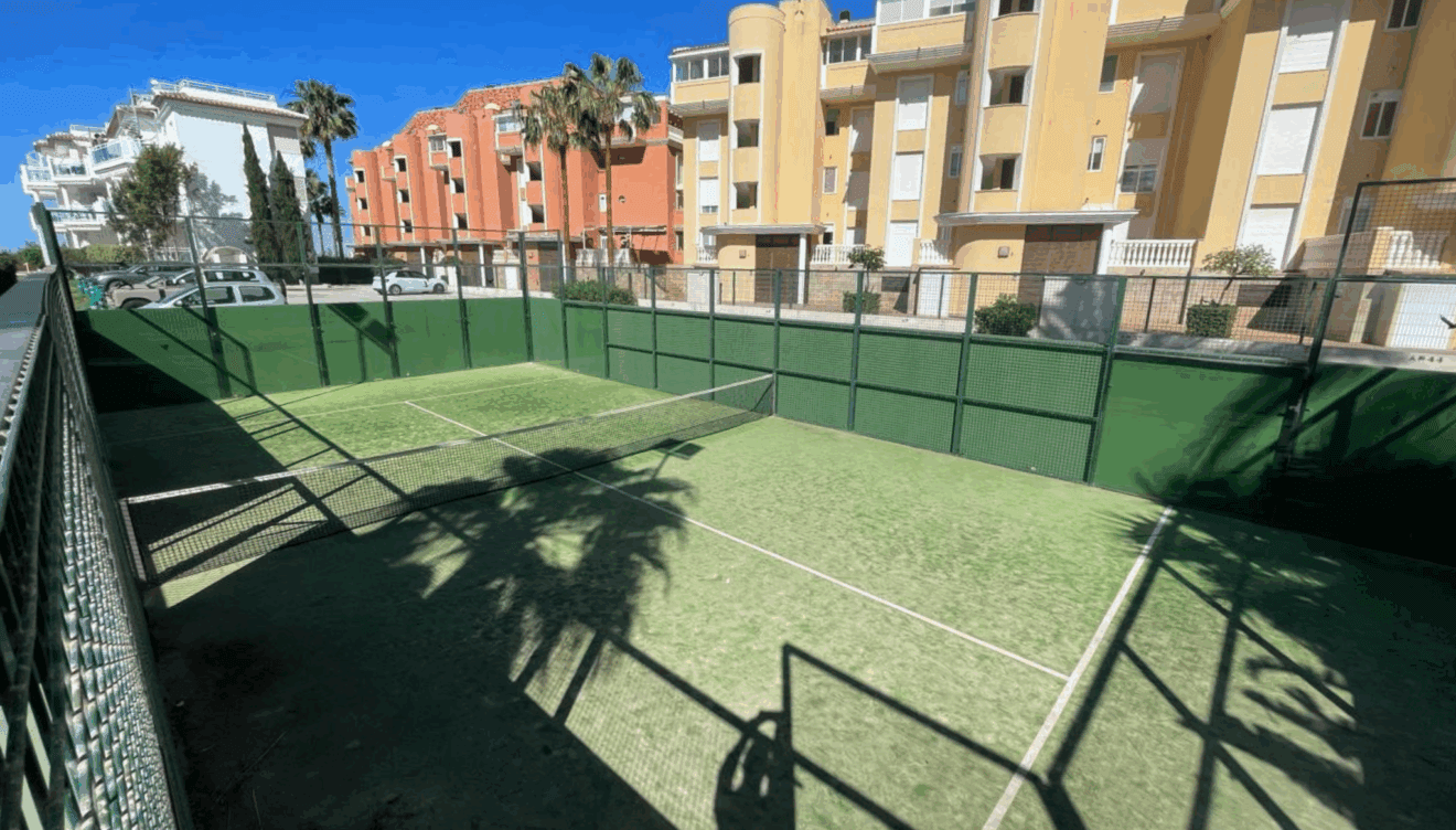 La urbanización dispone de área deportivas