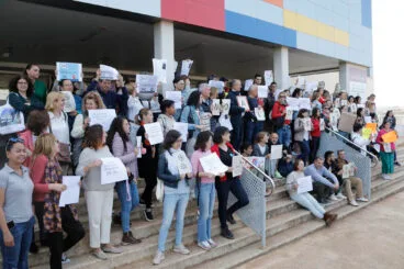 Manifestantes en contra de los recortes en las EOI