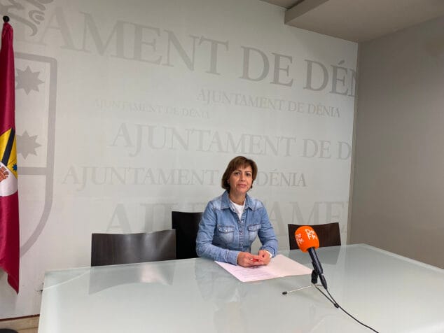 Dénia cada vez más cerca de convertirse en una ciudad inteligente 2 Imagen: Maria Josep Ripoll en la rueda de prensa de este viernes
