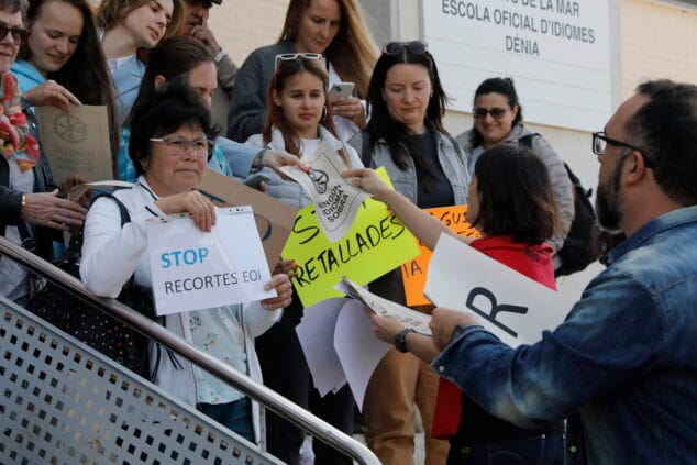 protesta stop recortes en eoi01