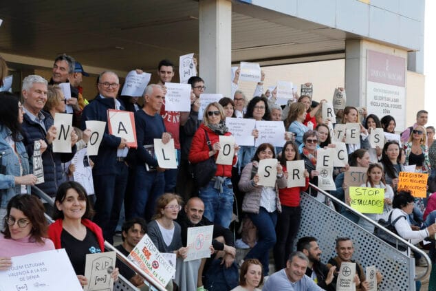 protesta stop recortes en eoi02
