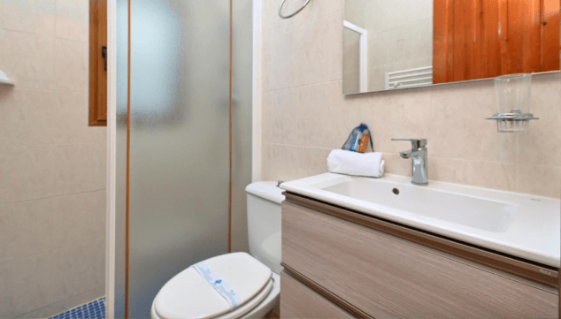 un bano renovado y equipado para aumentar tu comodidad