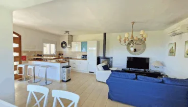 Amplitud y modernidad en Villa Doble Diez
