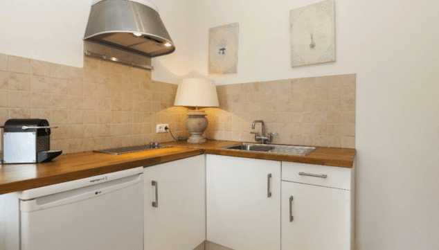 cocina grandes platos en esta moderna cocina