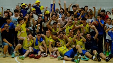 dbc senior nacional celebra la victoria con su aficion dest