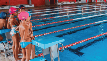 Deportes individuales y colectivos, manualidades, juegos, talleres y ejercicios en la piscina