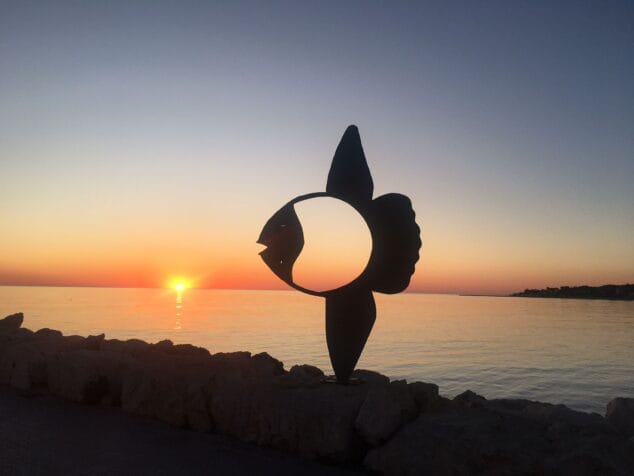 El espectáculo del amanecer en Dénia 1 Imagen: El amanecer desde la escultura de Marina de Dénia