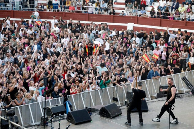 la plaza de toros de ondara durante el concierto de obk previo a eurovision 2024