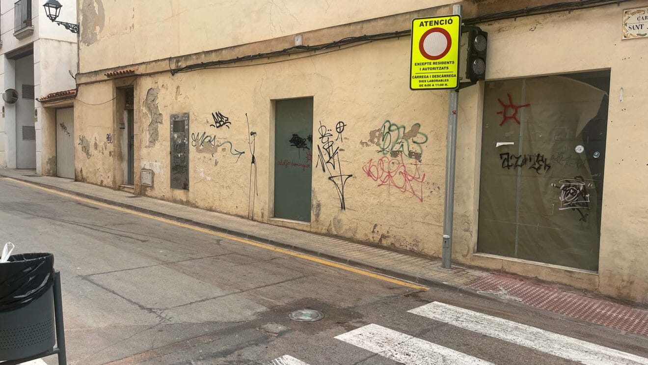 Lugar donde se tendrá que instalar, ahora, una pareja de bolardos