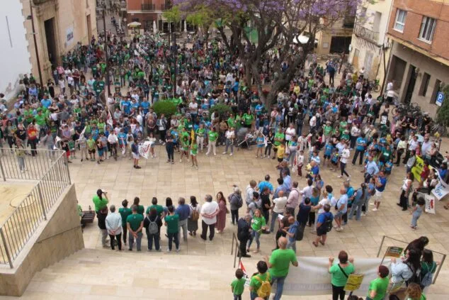 Huelga educativa en la Comunitat Valenciana: multitudinaria concentración en Dénia en defensa de la educación plurilingüe 20 manifestacion educativa en denia 34