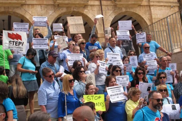 Huelga educativa en la Comunitat Valenciana: multitudinaria concentración en Dénia en defensa de la educación plurilingüe 12 manifestacion educativa en denia 42