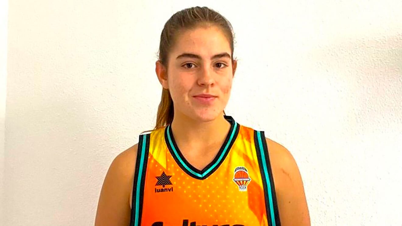 Martina Gil Miralles (Dénia) en el Valencia Basket