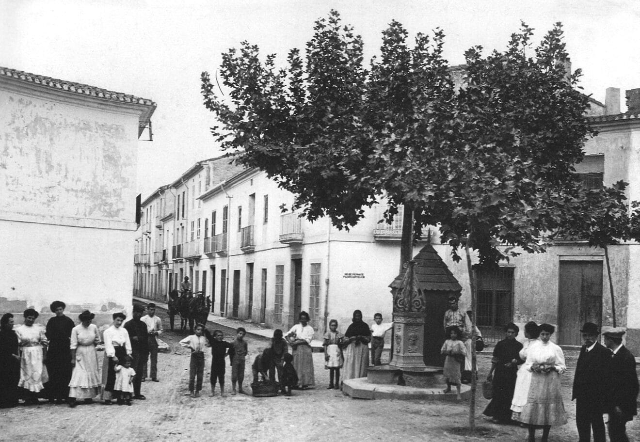 Plaza Redonda, actualmente plaza Tenor Cortís, en 1909 | A. Fabert (Arxiu Municipal de Dénia)