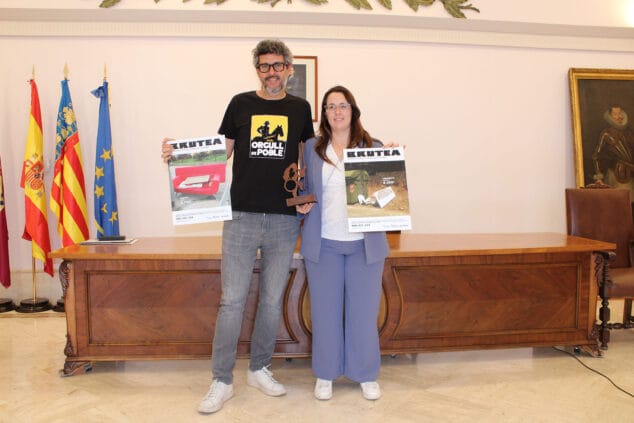 responsables de la campana brutea con el premio