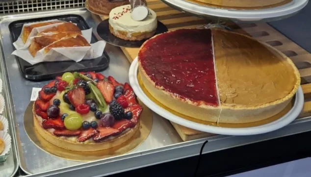 tartas de frutas variadas a tu disposicion
