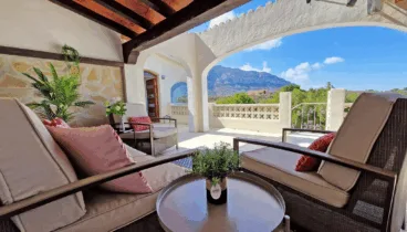 Terraza cubierta para disfrutar en Dénia