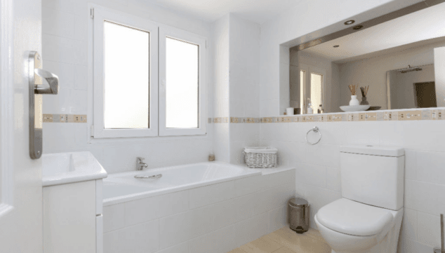 un bano minimalista para relajarte