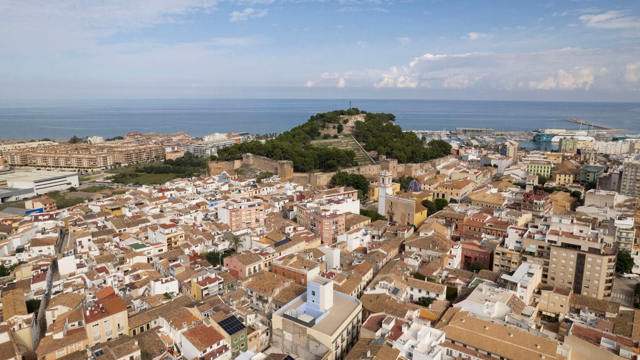 Vista aérea de Dénia y su Castillo