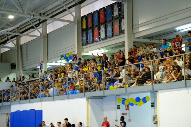 El DBC Suma 1º Nacional luchará por el pase a cuartos de final tras empatar en Burjassot 3 Imagen: Grada en el partido de ida