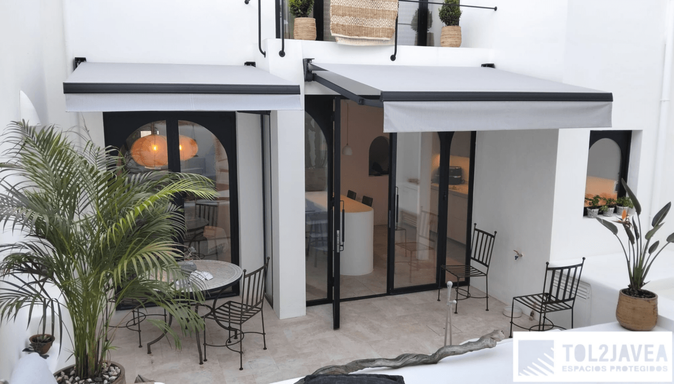 Cerramientos con cortinas de cristal y techos móviles