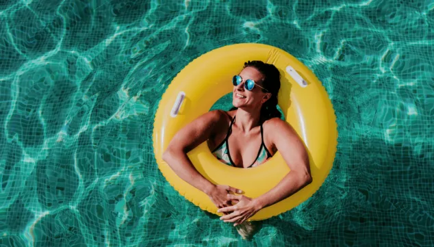 La solución para un escote perfecto: descubre el secreto para tener una figura perfecta este verano 3 Imagen: El Dr. Julio Puig examina tu cuerpo y te propone los mejores tratamientos