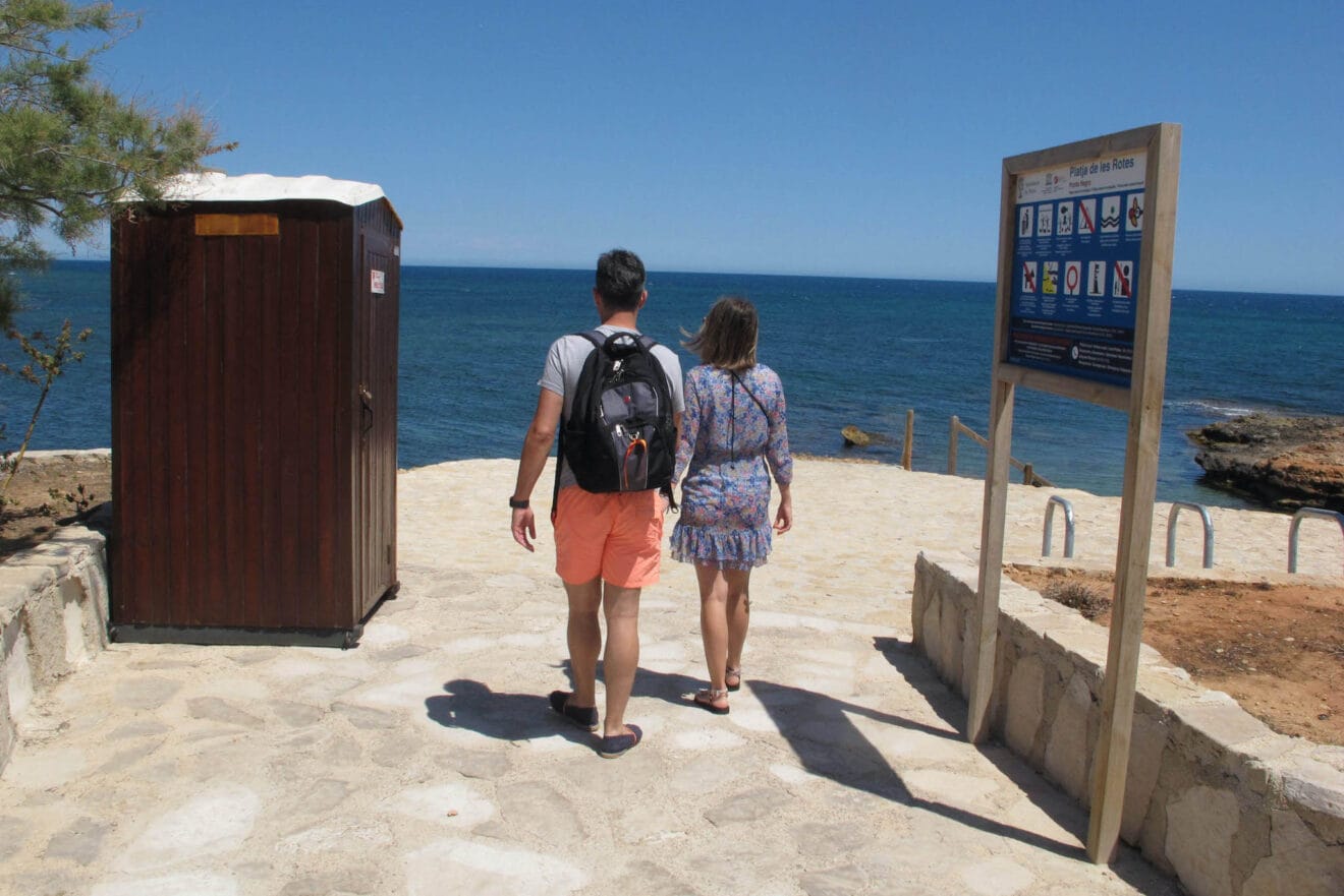 Nuevo baño en la entrada de la Punta Negra de Dénia