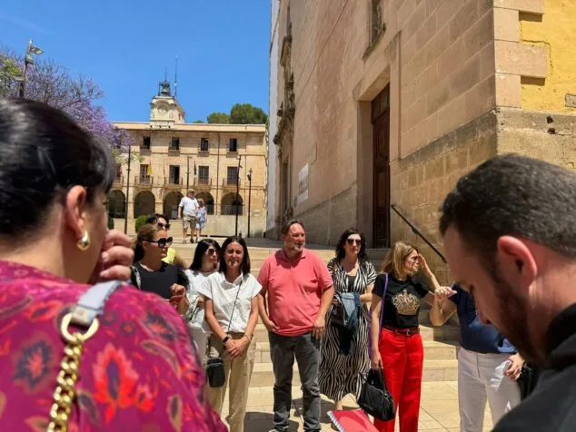 De l'Horta Nord a Dénia para conocer las estrategias de comercio y promoción económica de la ciudad 1 Imagen: Una delegación de Horta Nord visita Dénia para conocer sus estrategias de promoción económica y comercio
