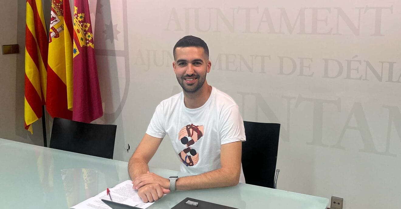 Valen Alcalà, concejal de Esports, durante la rueda de prensa