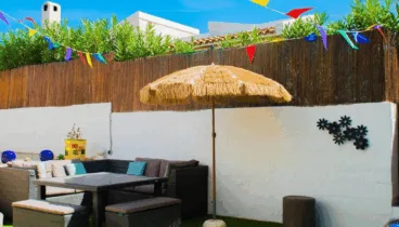 Acogedora terraza para disfrutar el verano junto a tus seres queridos