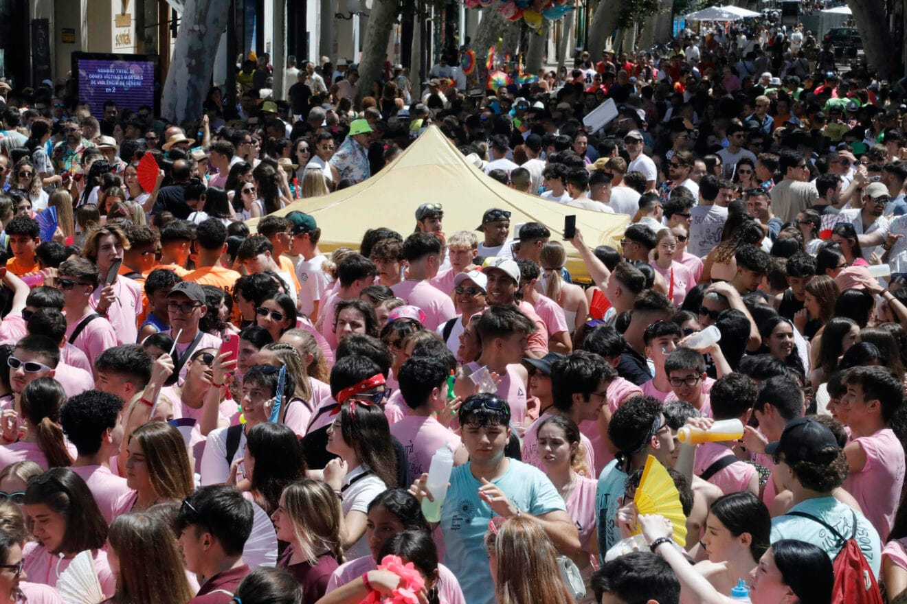 Ambiente en el cohete anunciador de las Fiestas de Dénia 2024 10