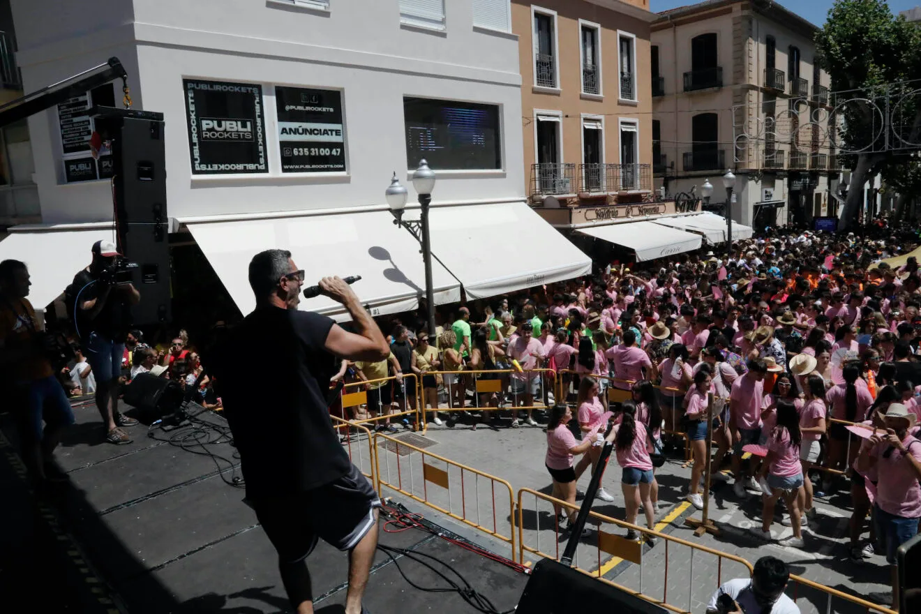 Ambiente en el cohete anunciador de las Fiestas de Dénia 2024 18